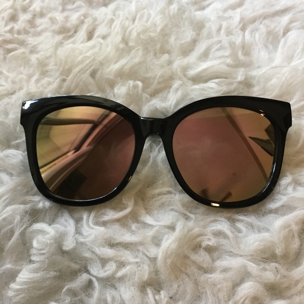 Black sunglasses with mirrored lenses